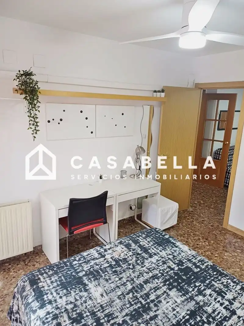 Schlafzimmer von Wohnung zur Miete in Valencia mit Klimaanlage, Heizung und Terrasse
