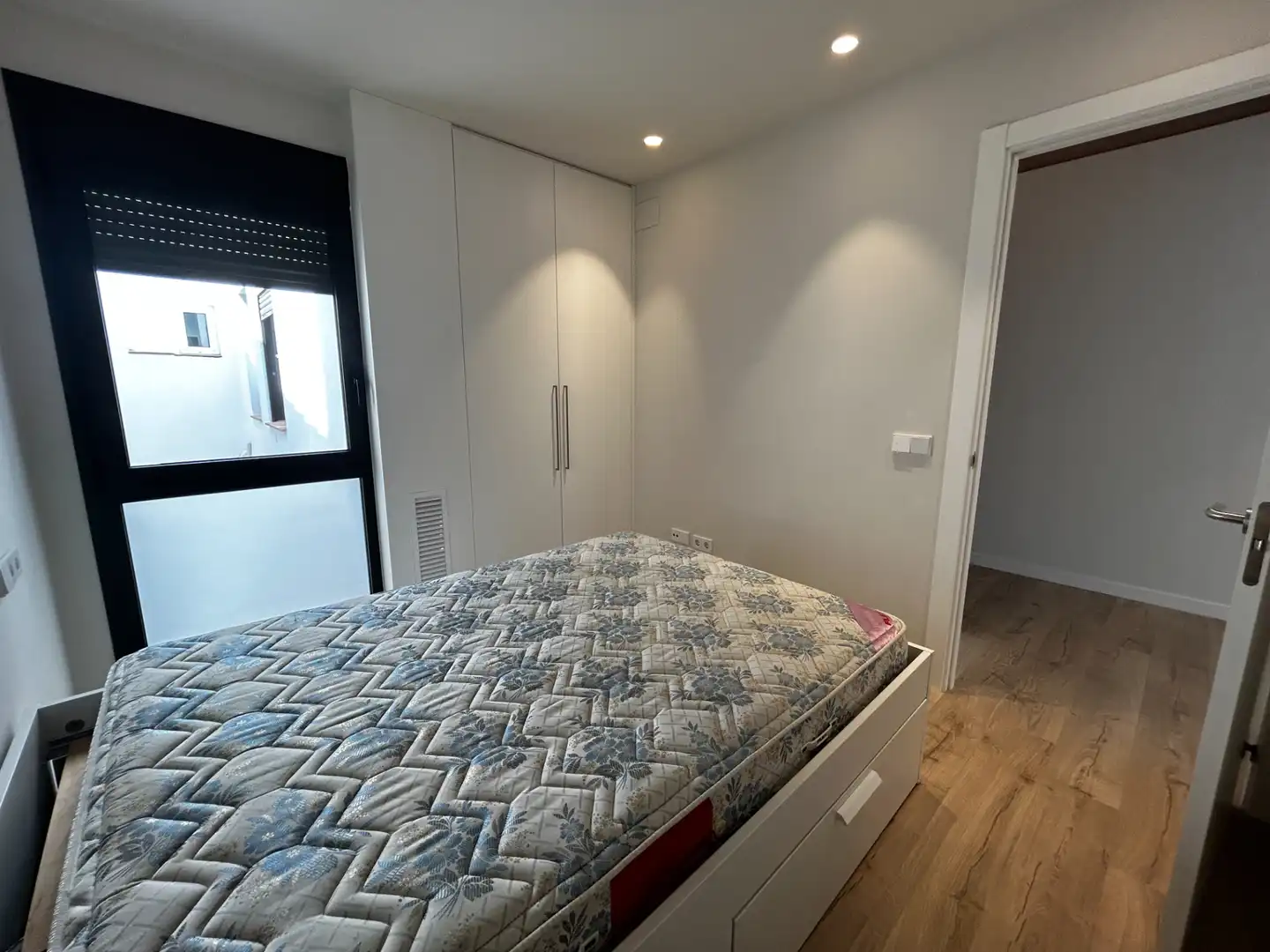 Dormitori de Pis de lloguer en Girona amb Aire condicionat, Calefacció i Parquet