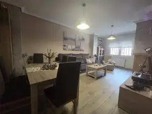 Sala d'estar de Casa o xalet en venda en Ciudad Real amb Aire condicionat, Jardí privat i Terrassa