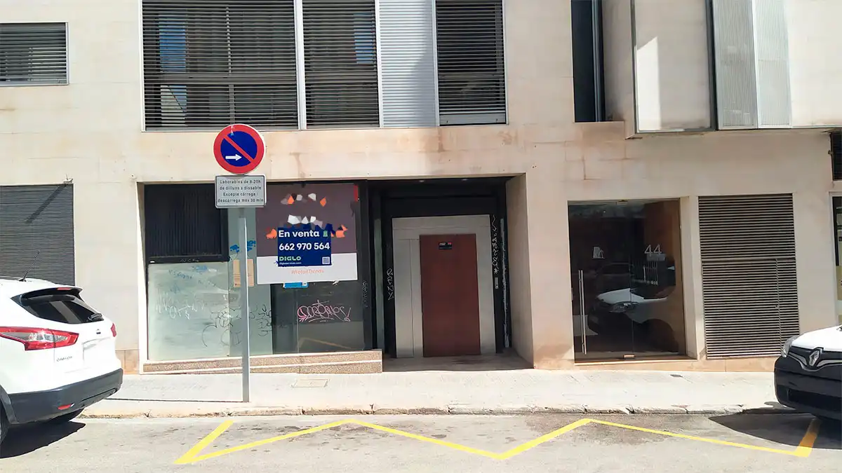 Vista exterior de Local en venda en Terrassa