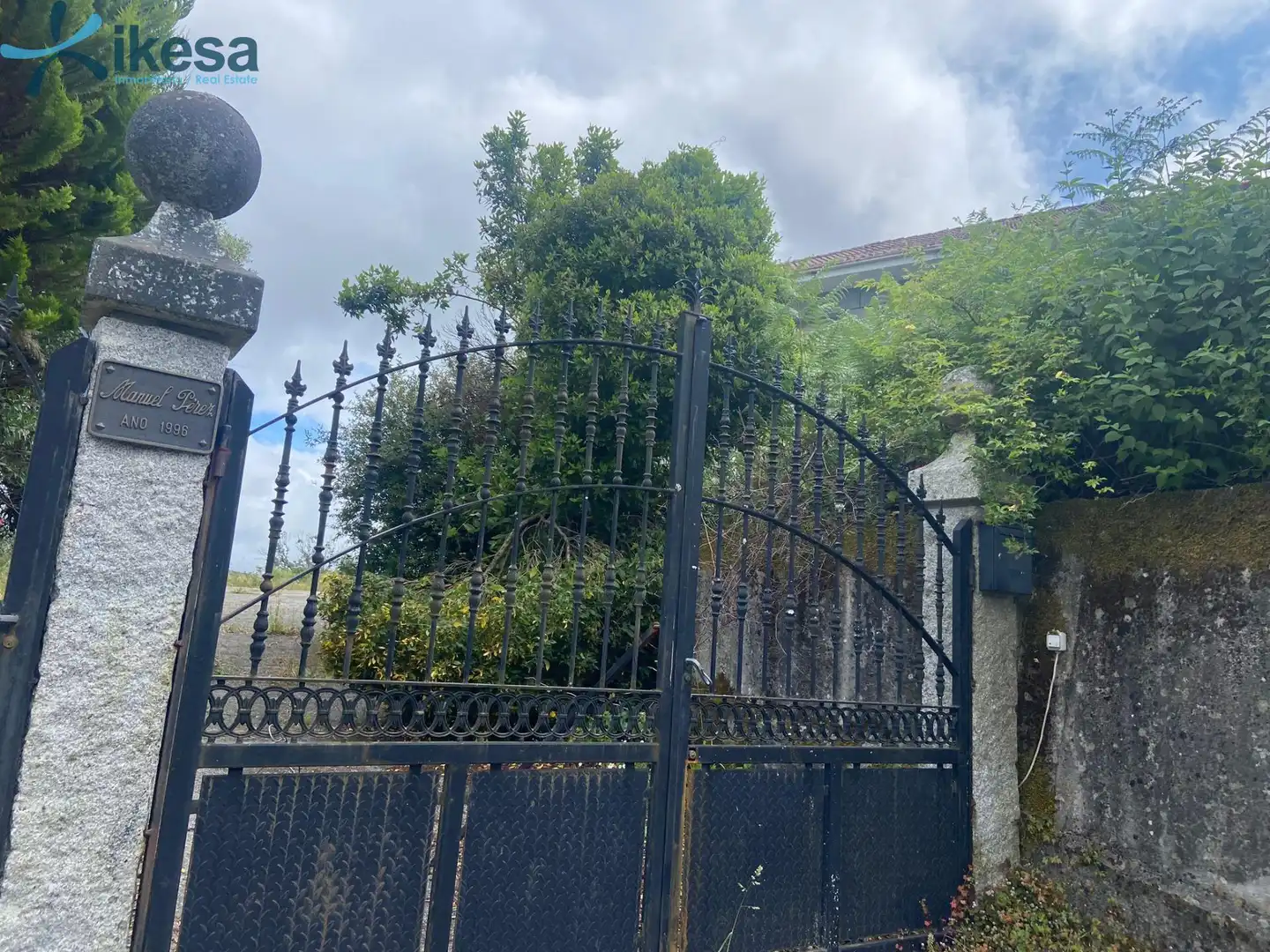 Vista exterior de Casa o xalet en venda en Entrimo amb Jardí privat