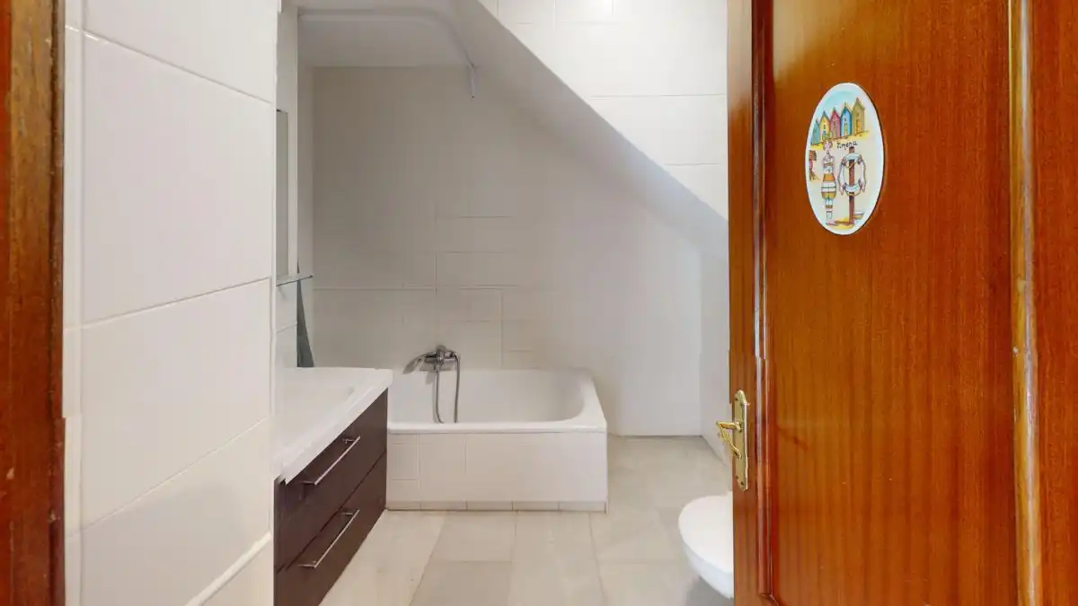Bathroom of Flat for rent in Sevilla  with Air Conditioner, Heating and Terrace