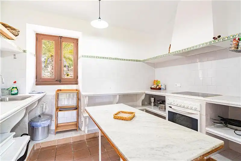 Küche von Country house zum Verkauf in Calvià mit Heizung, Privatgarten und Terrasse