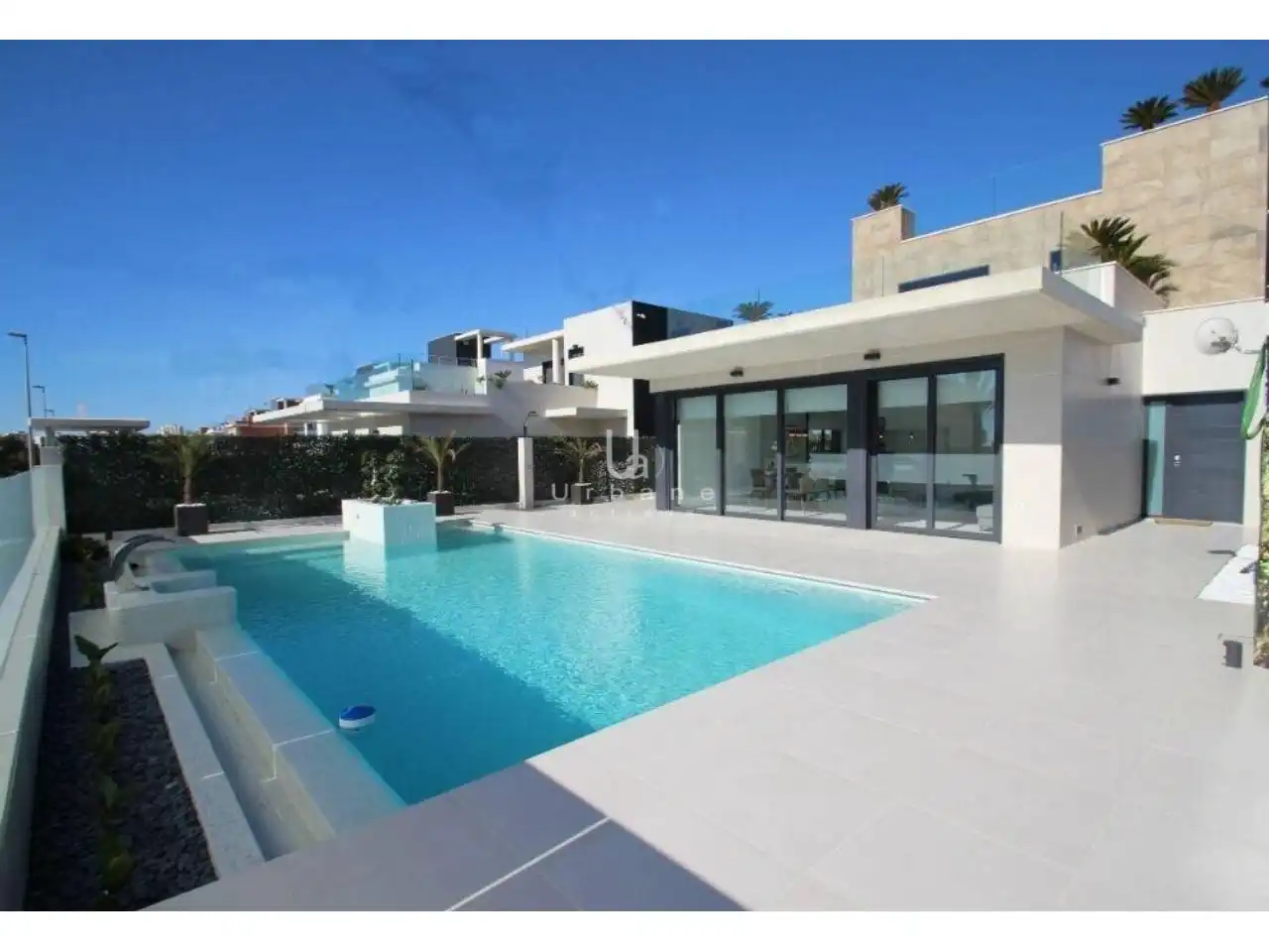 Villa avec piscine à vendre à Calle Wenceslao Fernández Flores