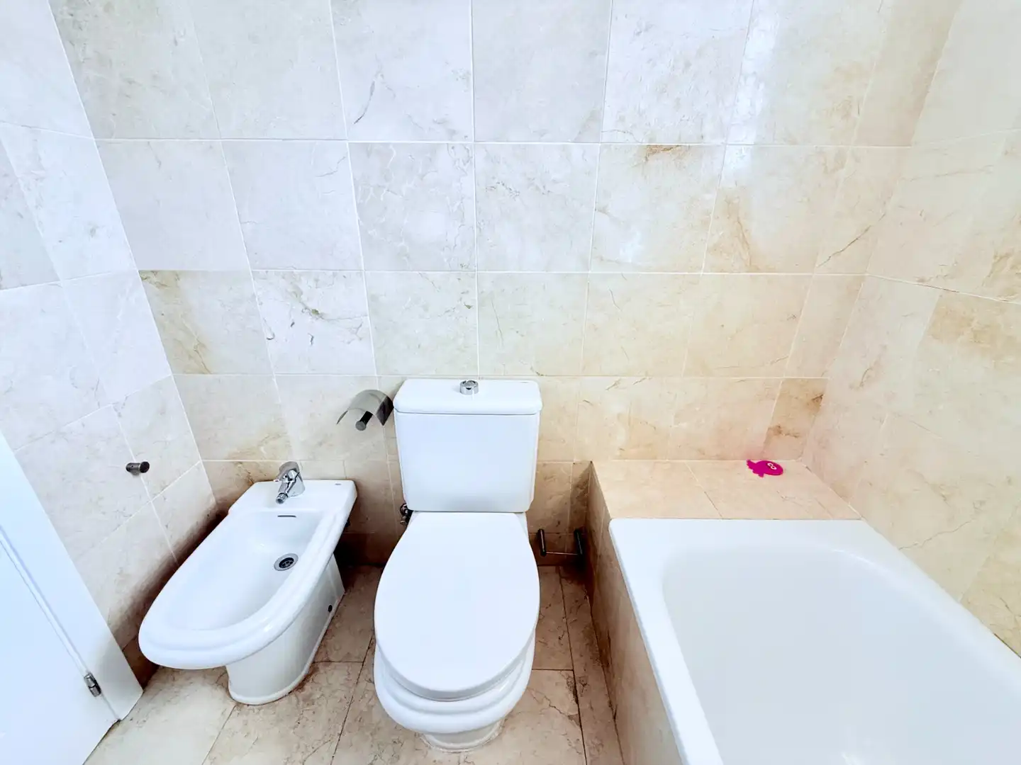 Baño de Casa adosada de alquiler en Sant Feliu de Llobregat con Aire acondicionado, Calefacción y Jardín privado