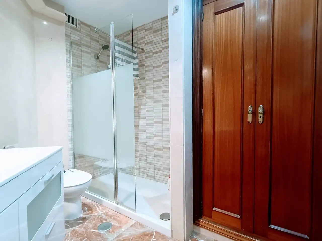 Baño de Piso de alquiler en Madrid con Aire acondicionado, Calefacción y Parquet