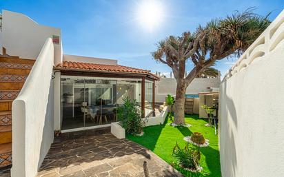 Jardí de Casa o xalet en venda en Arico amb Aire condicionat, Terrassa i Piscina