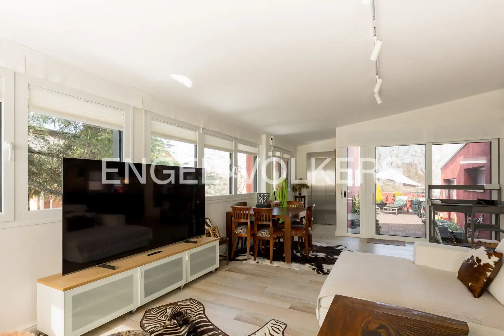 Living room of Houses for sale in Madrid  with Air Conditioner, Heating and Private garden