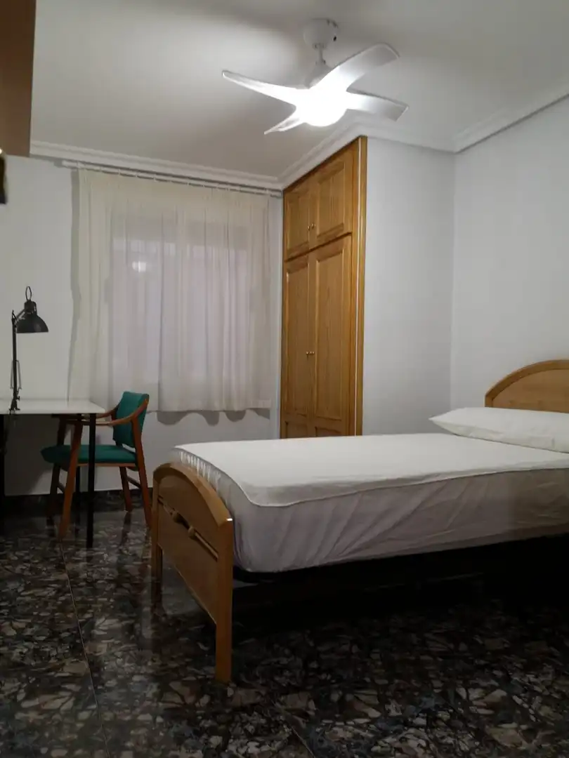 Schlafzimmer von Wohnung zur Miete in Murcia mit Heizung, Abstellraum und Möbliert