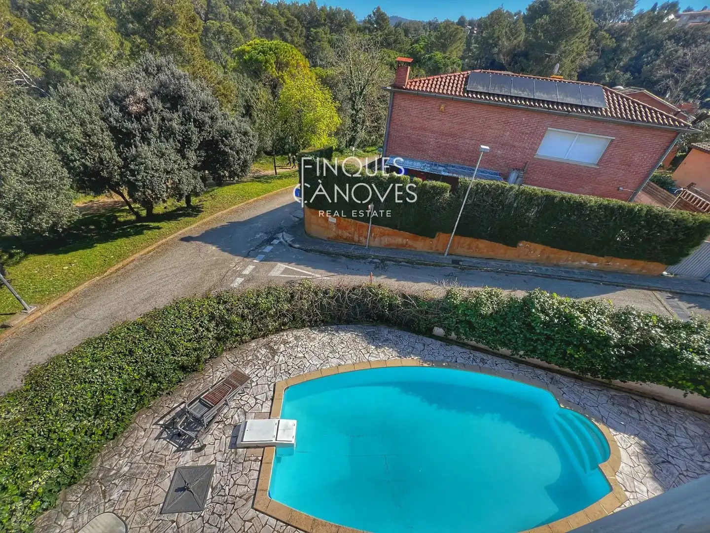 Piscina de Casa adosada en venta en Girona Capital con Aire acondicionado, Calefacción y Jardín privado