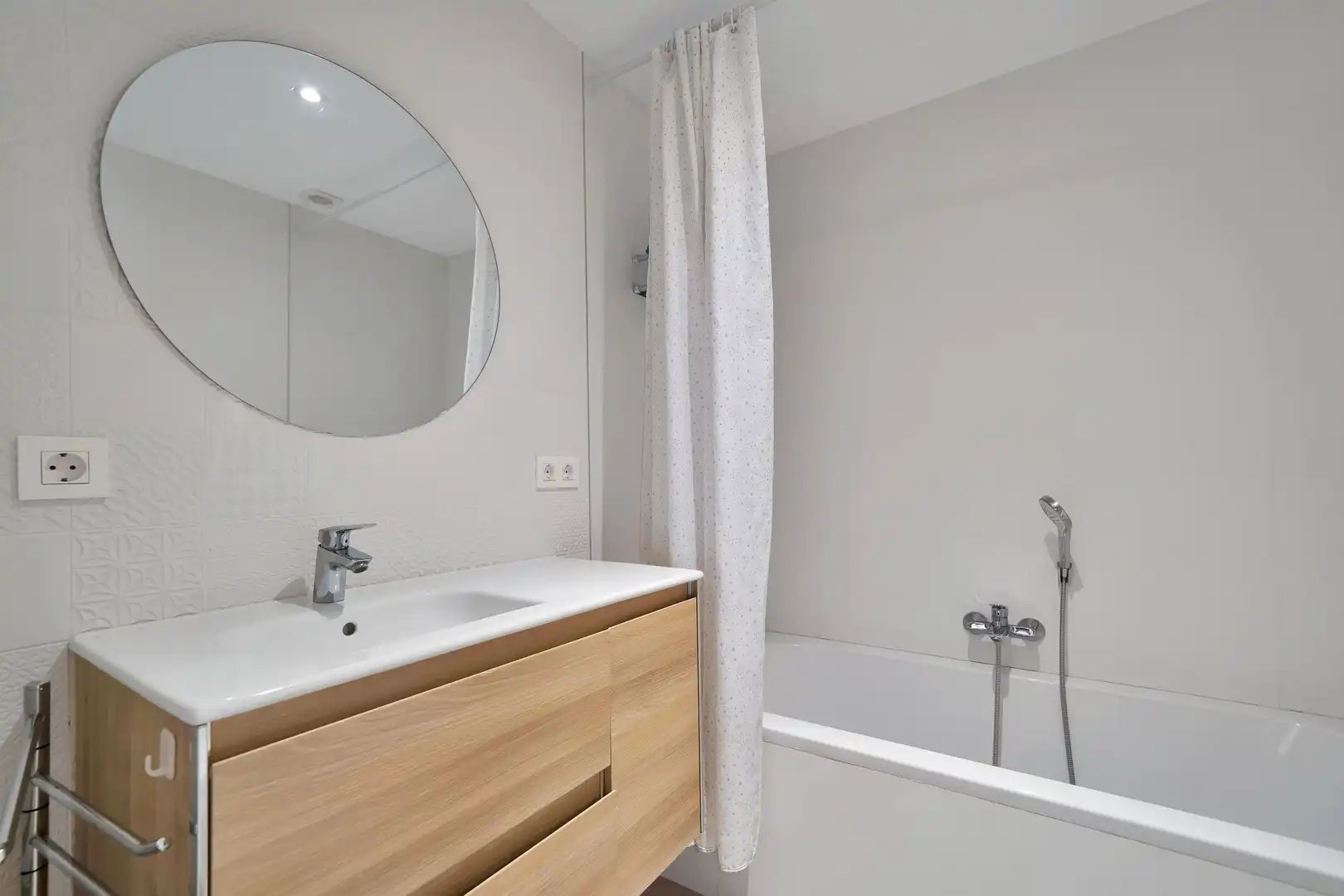 Bany de Apartament en venda en Marbella amb Aire condicionat