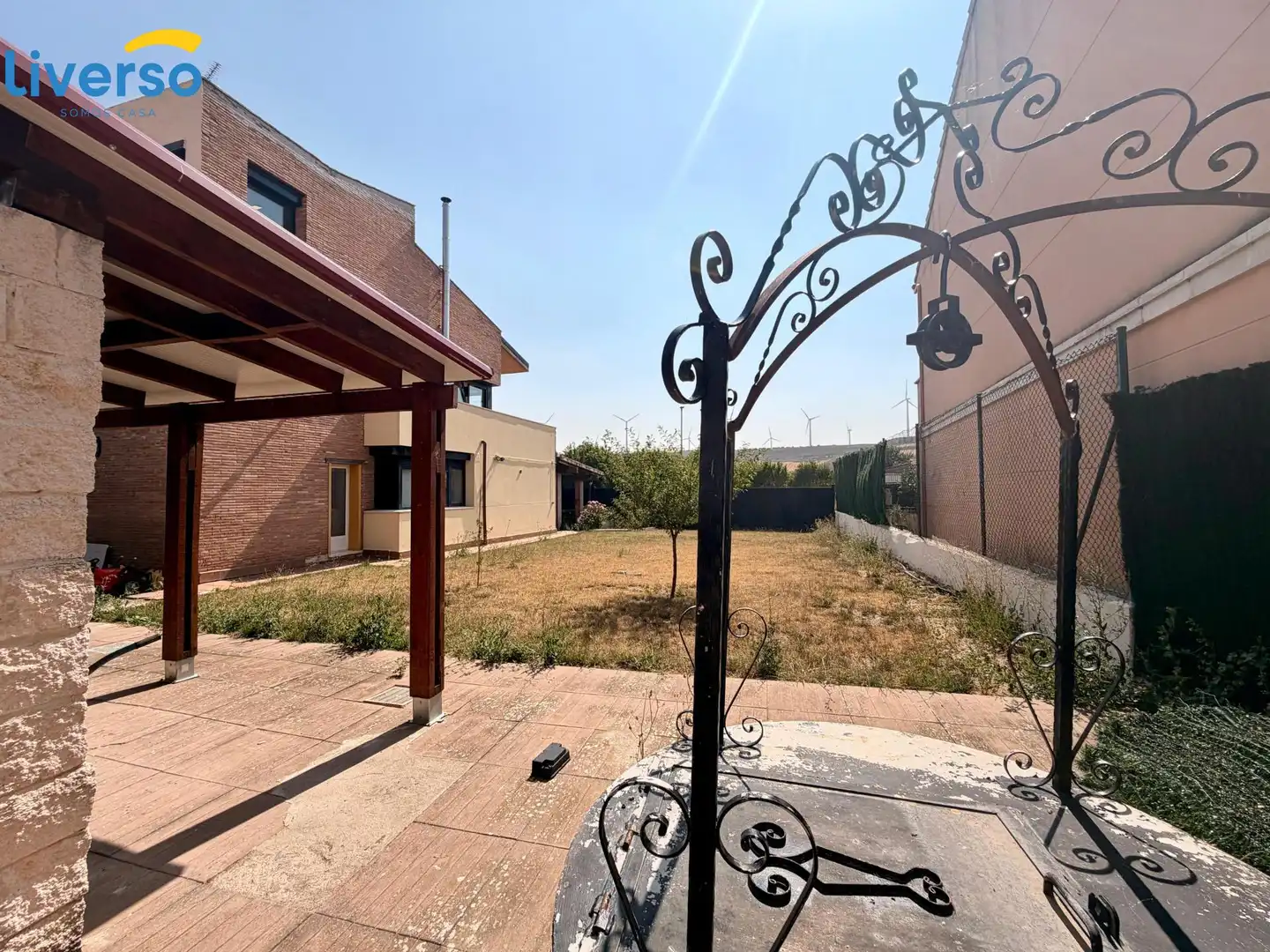 Jardí de Casa adosada en venda en Alfoz de Quintanadueñas amb Calefacció, Terrassa i Traster