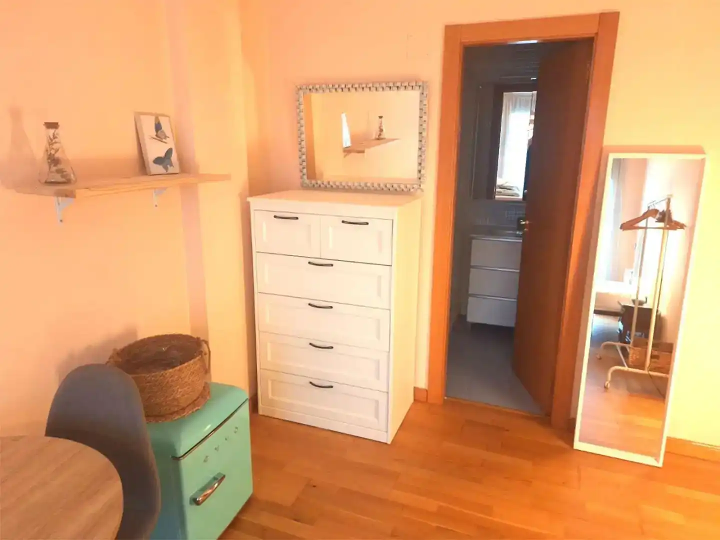 Bedroom of Flat for share in Villaquilambre  with Parquet flooring, Furnished and Balcony