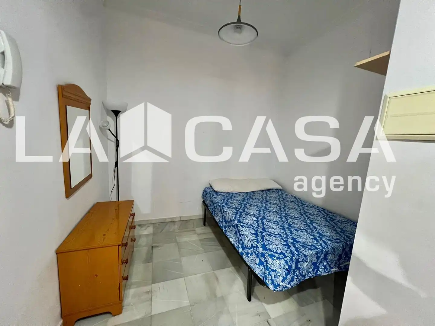 Flat for sale in Dos Hermanas  with Air Conditioner and Furnished
