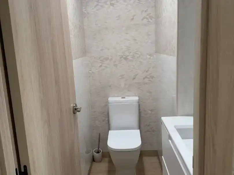 Bany de Pis en venda en  Sevilla Capital amb Aire condicionat i Balcó