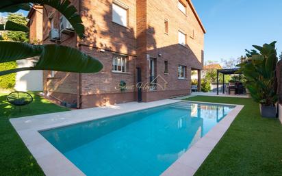 Swimming pool of House or chalet for sale in El Masnou  with Air Conditioner, Heating and Private garden