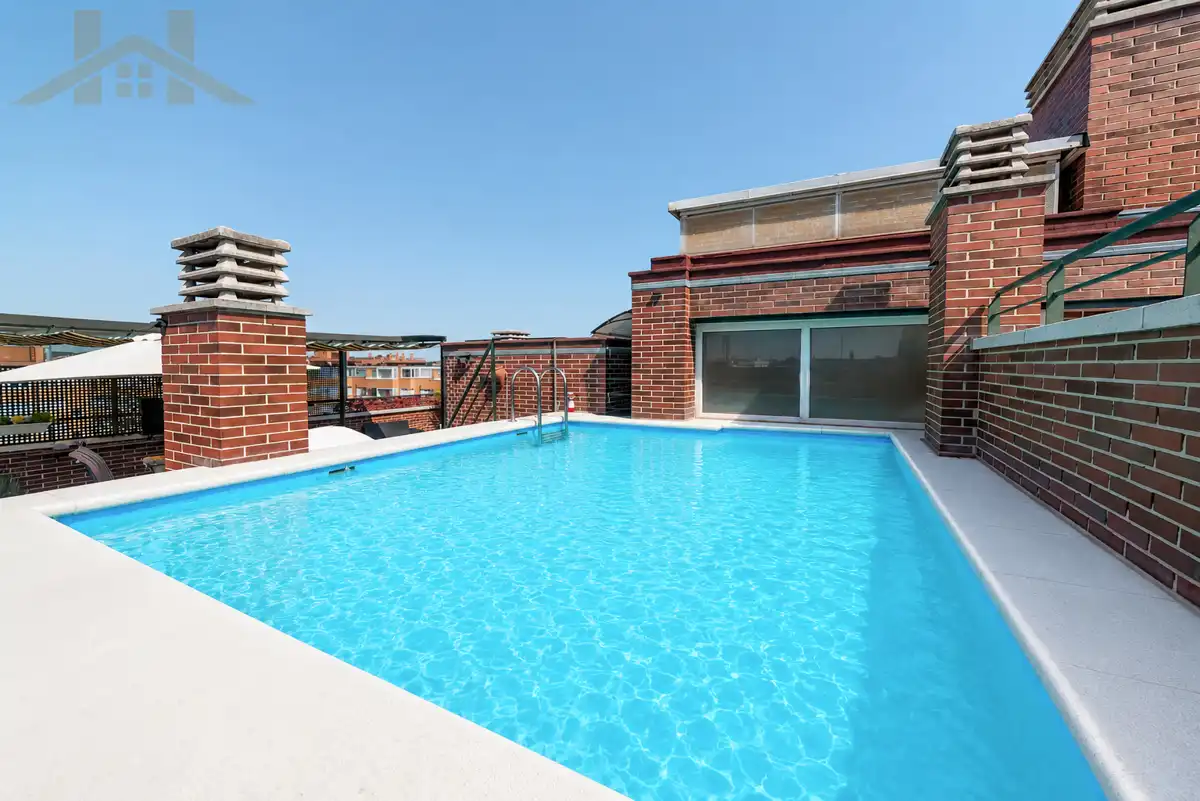 Piscina de Ático en venta en Valdemoro con Aire acondicionado, Calefacción y Terraza