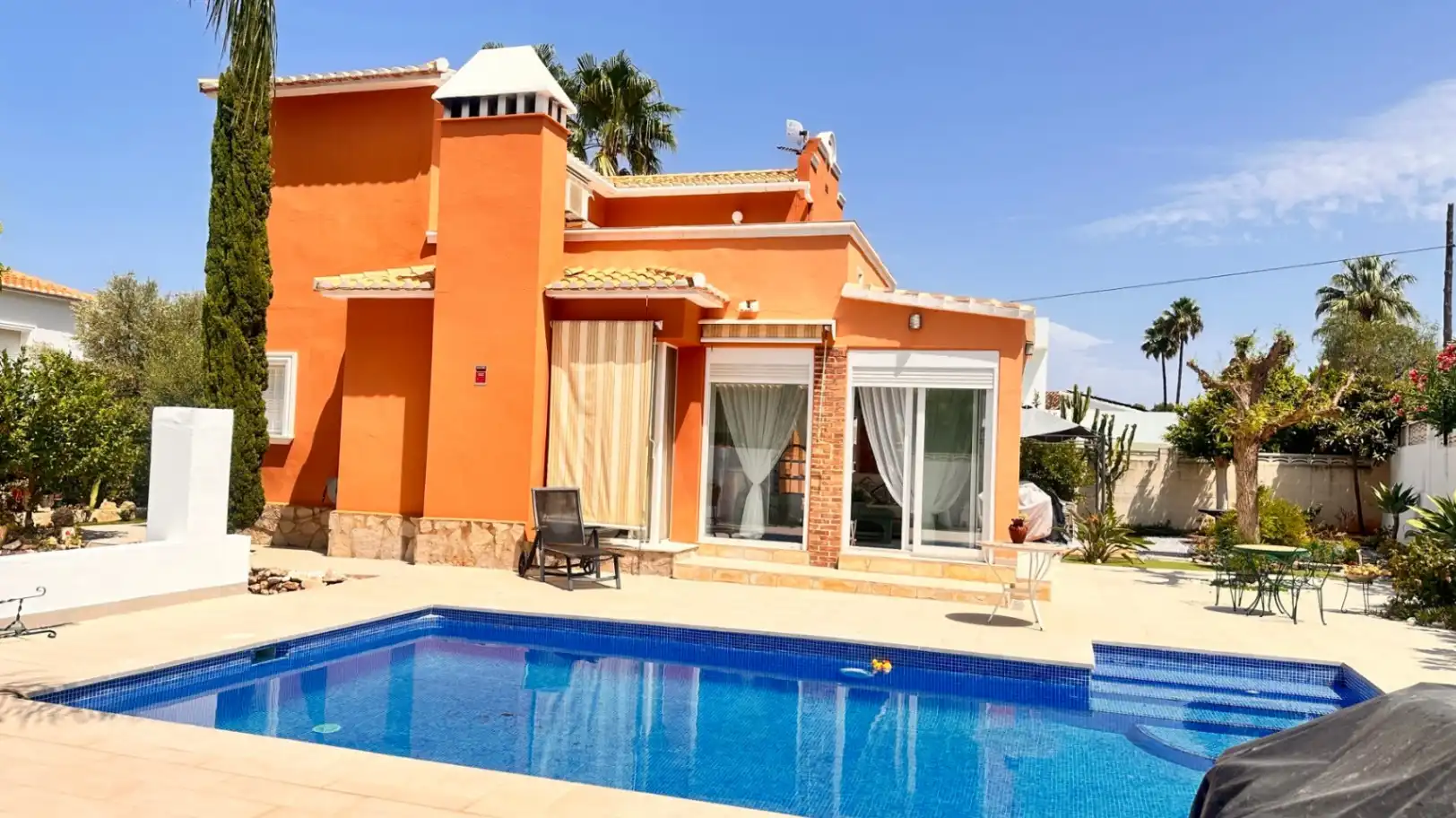 Detached house with pool for sale in El Montgó