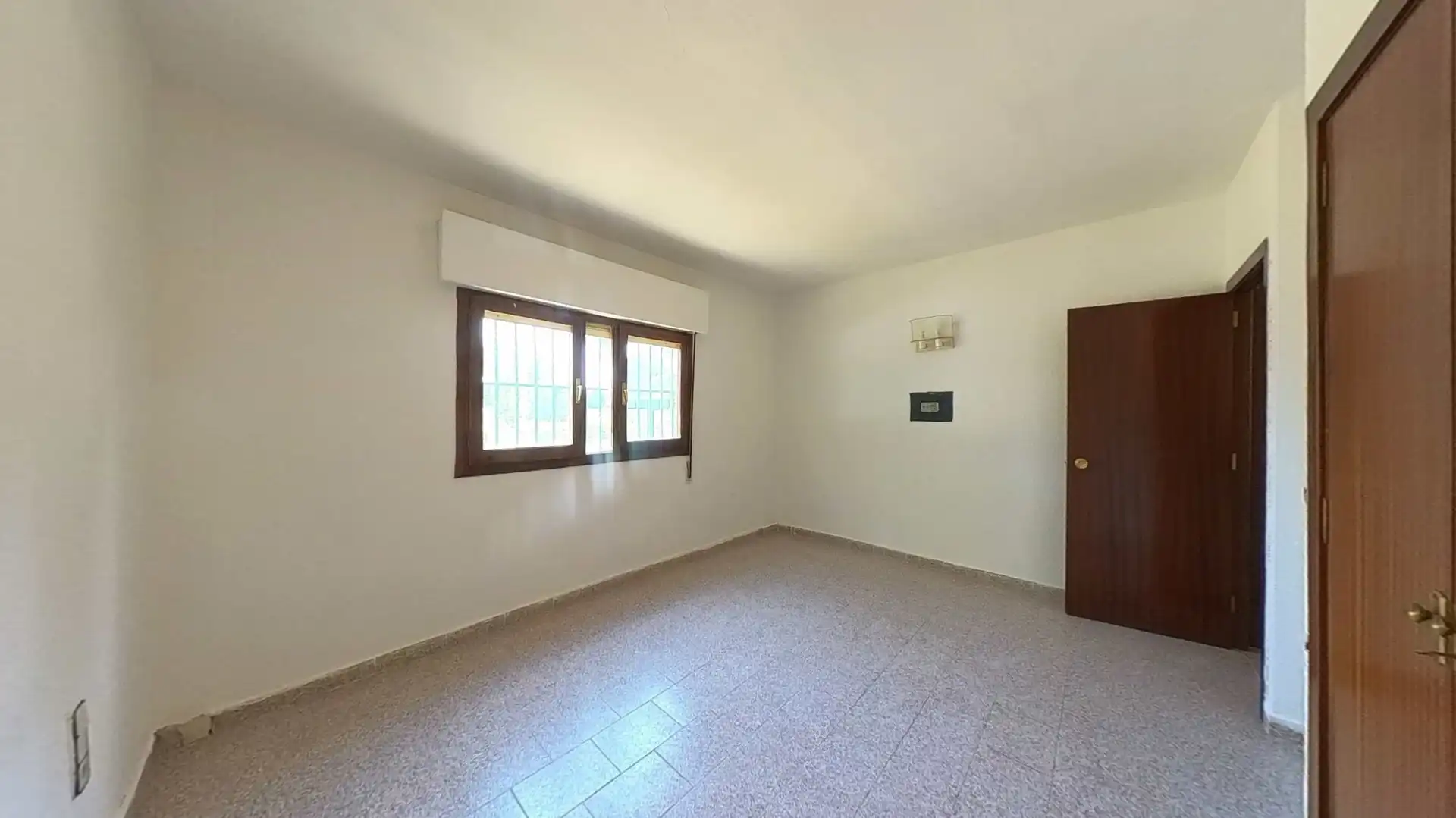 Dormitori de Casa o xalet en venda en Zaragoza amb Jardí privat i Piscina