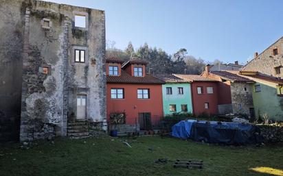 Vista exterior de Casa o xalet en venda en Llanes amb Calefacció, Traster i Moblat