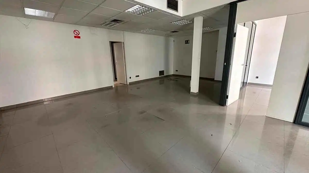 Local en venta en Cistierna