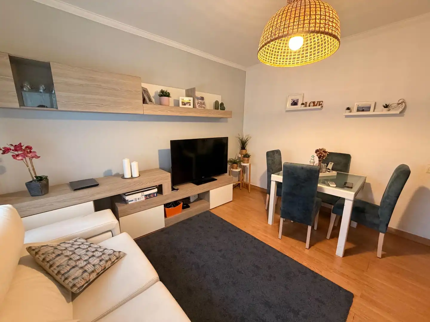 Living room of Flat for sale in Sabadell  with Air Conditioner and Parquet flooring
