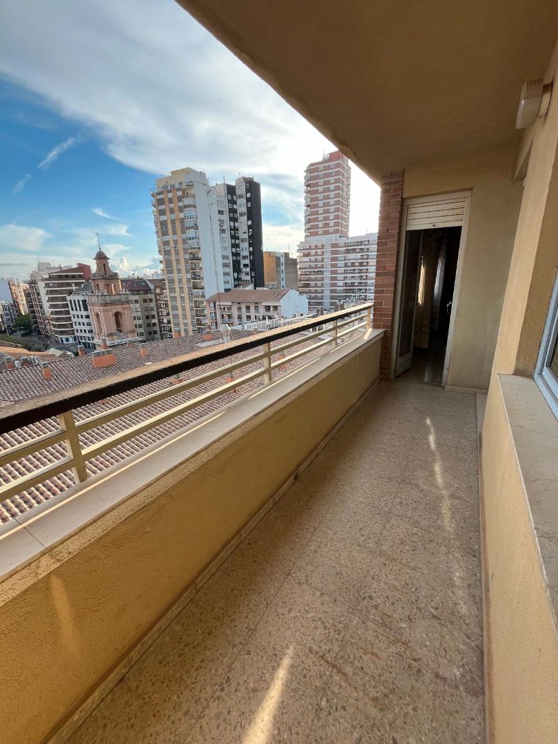Terraza de Piso en venta en Castellón de la Plana / Castelló de la Plana con Calefacción, Terraza y Amueblado