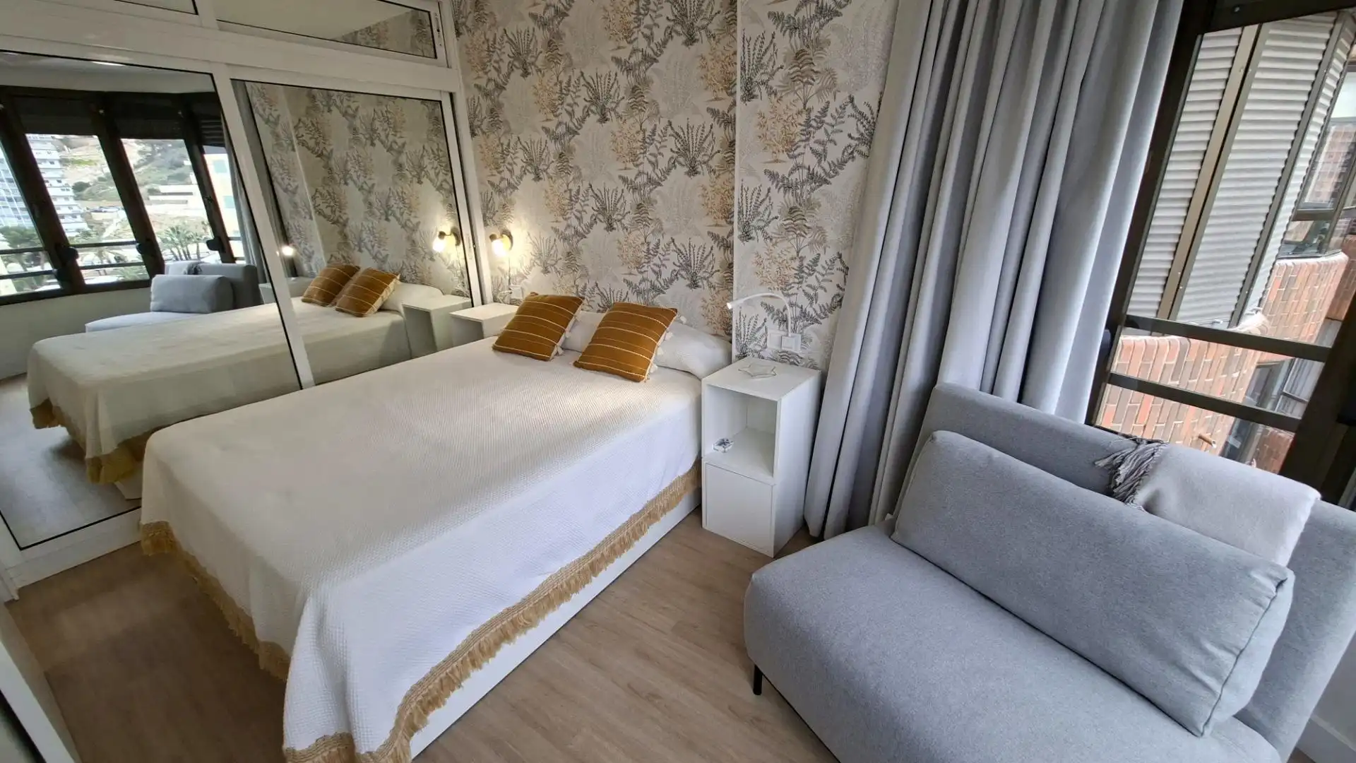 Bedroom of Apartments for sale in Benidorm  with Heating, Furnished and Community pool