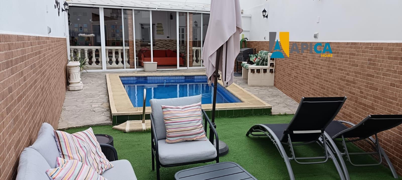Swimming pool of House or chalet for sale in La Línea de la Concepción  with Air Conditioner, Heating and Storage room