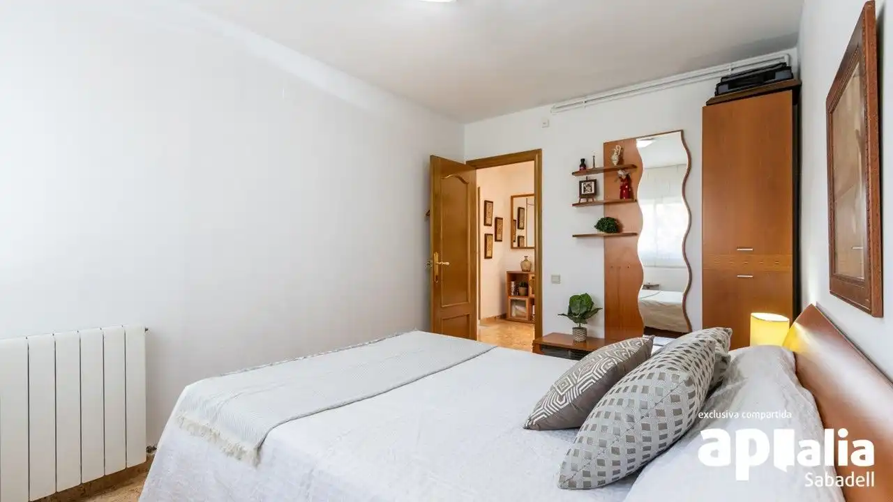 Dormitori de Casa o xalet en venda en Terrassa amb Aire condicionat, Calefacció i Jardí privat