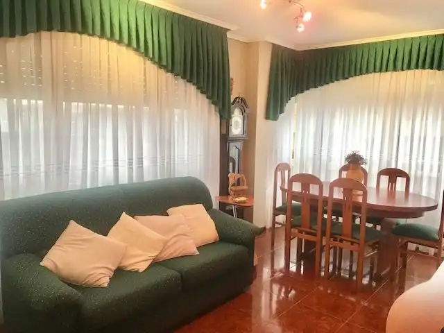 Sala de estar de Piso en venta en Noja con Calefacción, Terraza y Amueblado