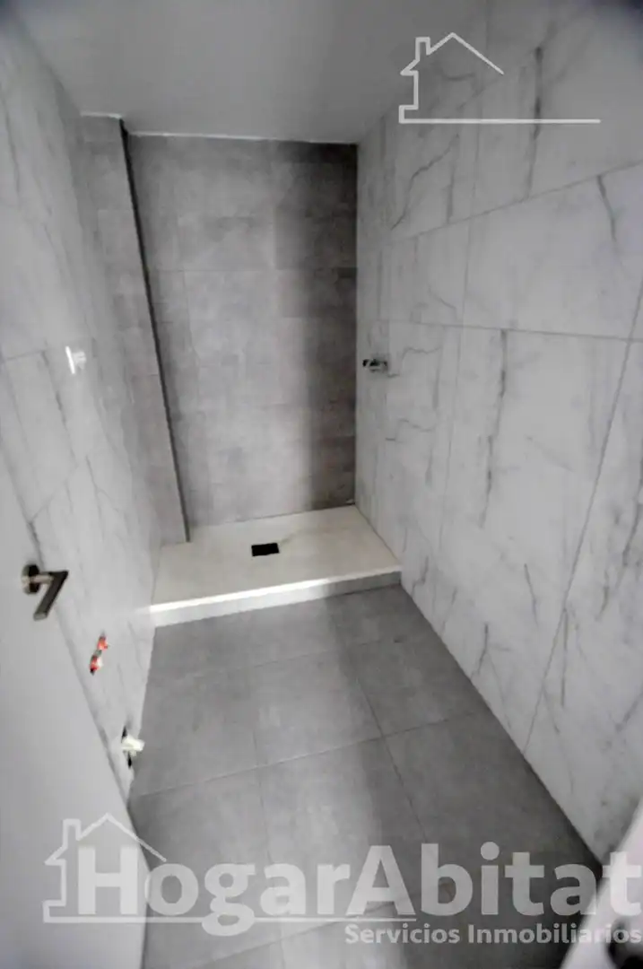Bathroom of Flat for sale in Valencia