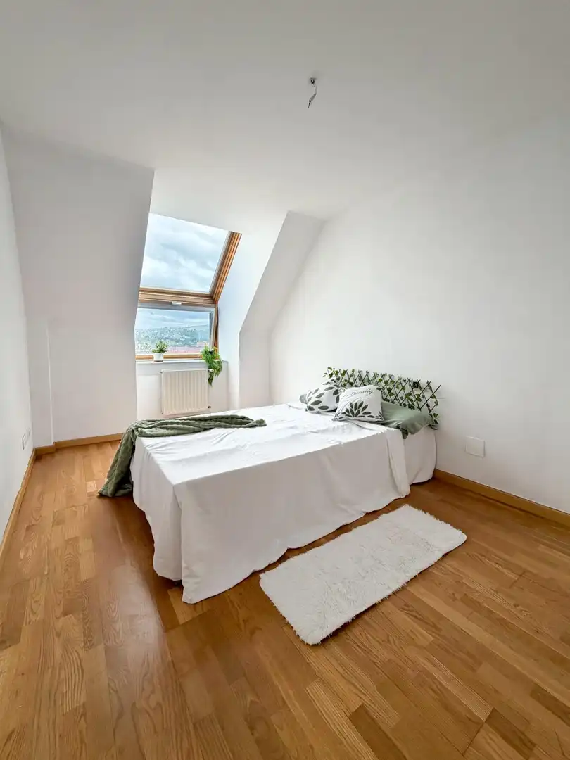 Bedroom of Attic for sale in Oviedo   with Heating, Parquet flooring and Storage room