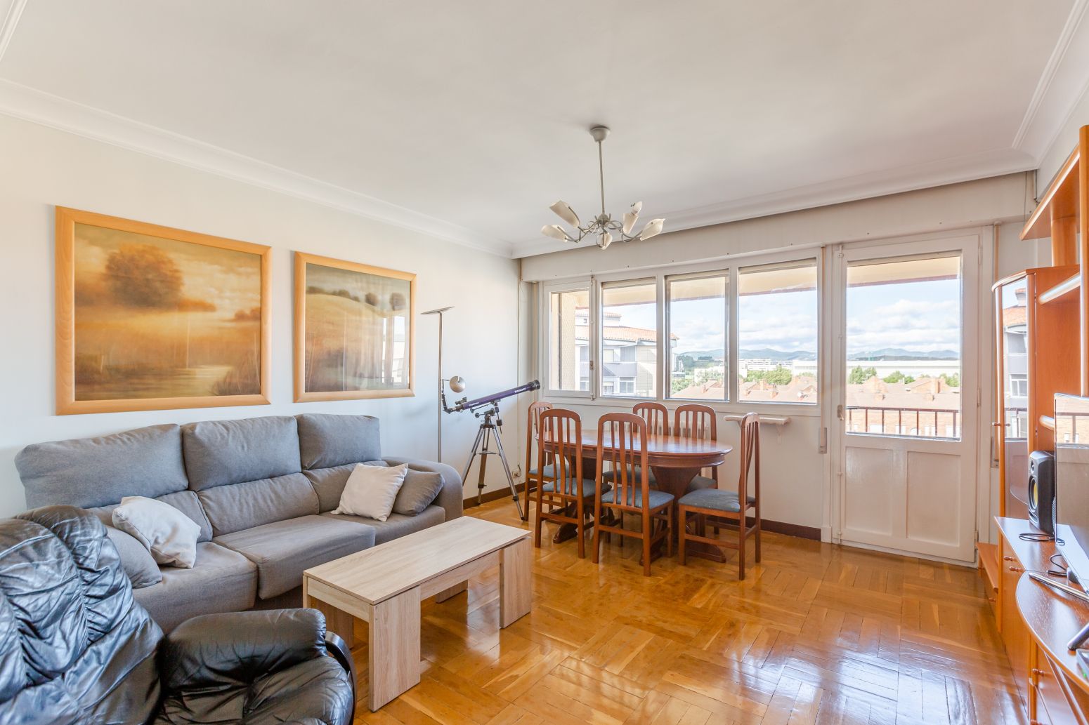 Sala de estar de Piso en venta en  Pamplona / Iruña con Calefacción, Parquet y Terraza