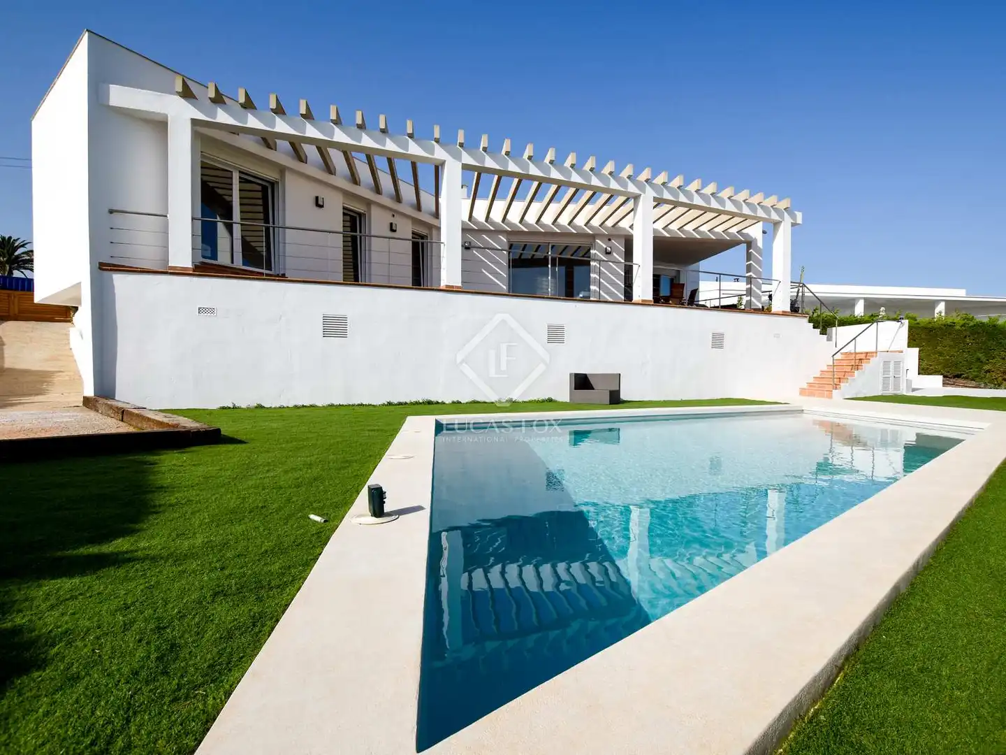 Chalet con piscina en venta en Biniancolla - Punta Prima