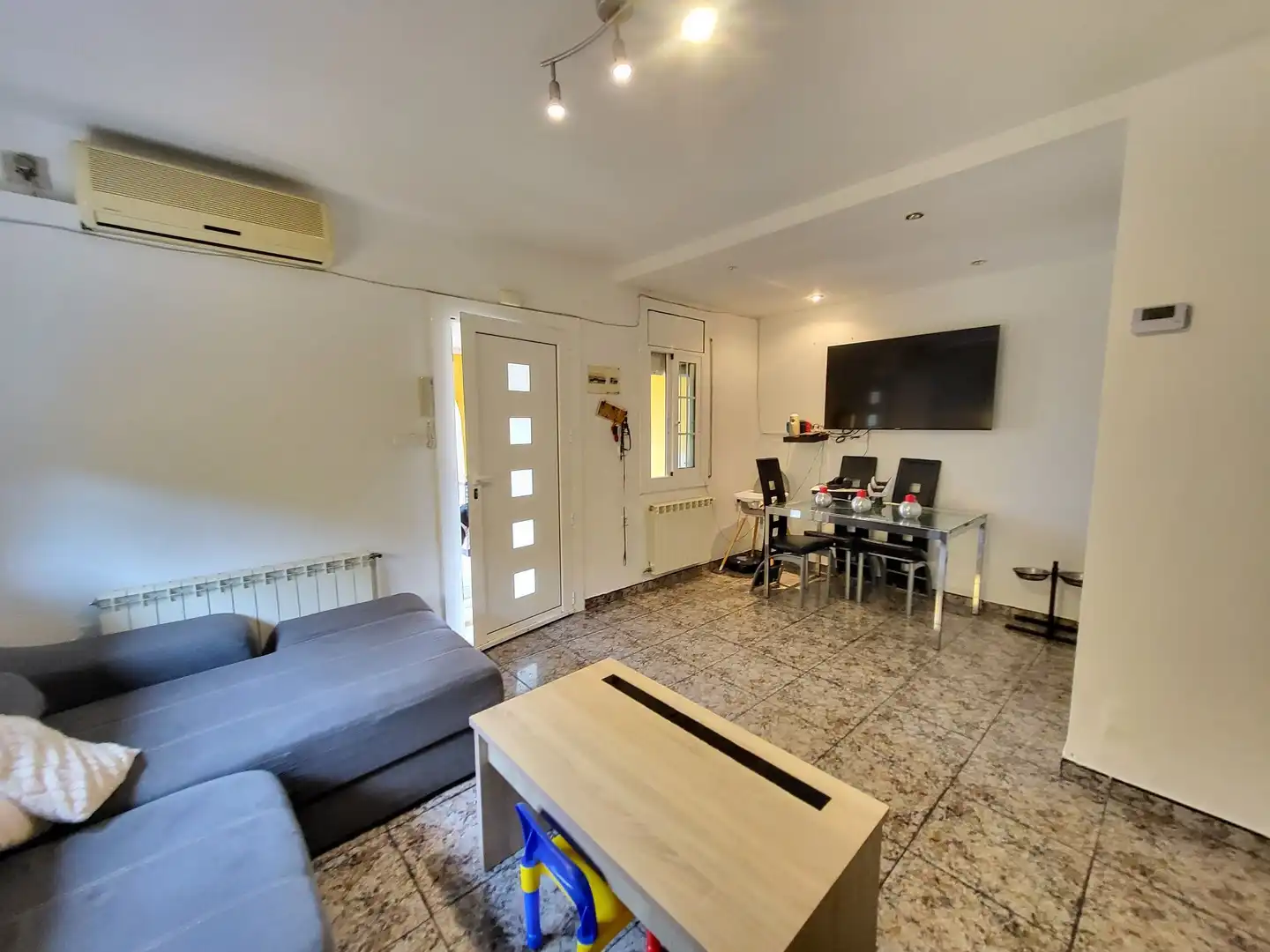 Sala de estar de Casa o chalet en venta en Esparreguera con Aire acondicionado, Calefacción y Jardín privado
