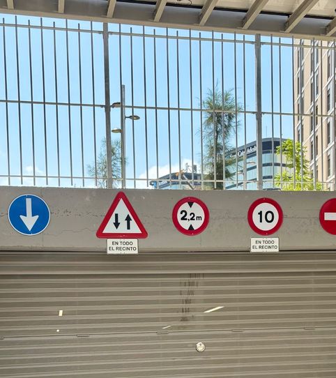 Foto 2 de Garaje de alquiler en Avinguda del Carrilet, 20, La Bordeta, Barcelona Capital