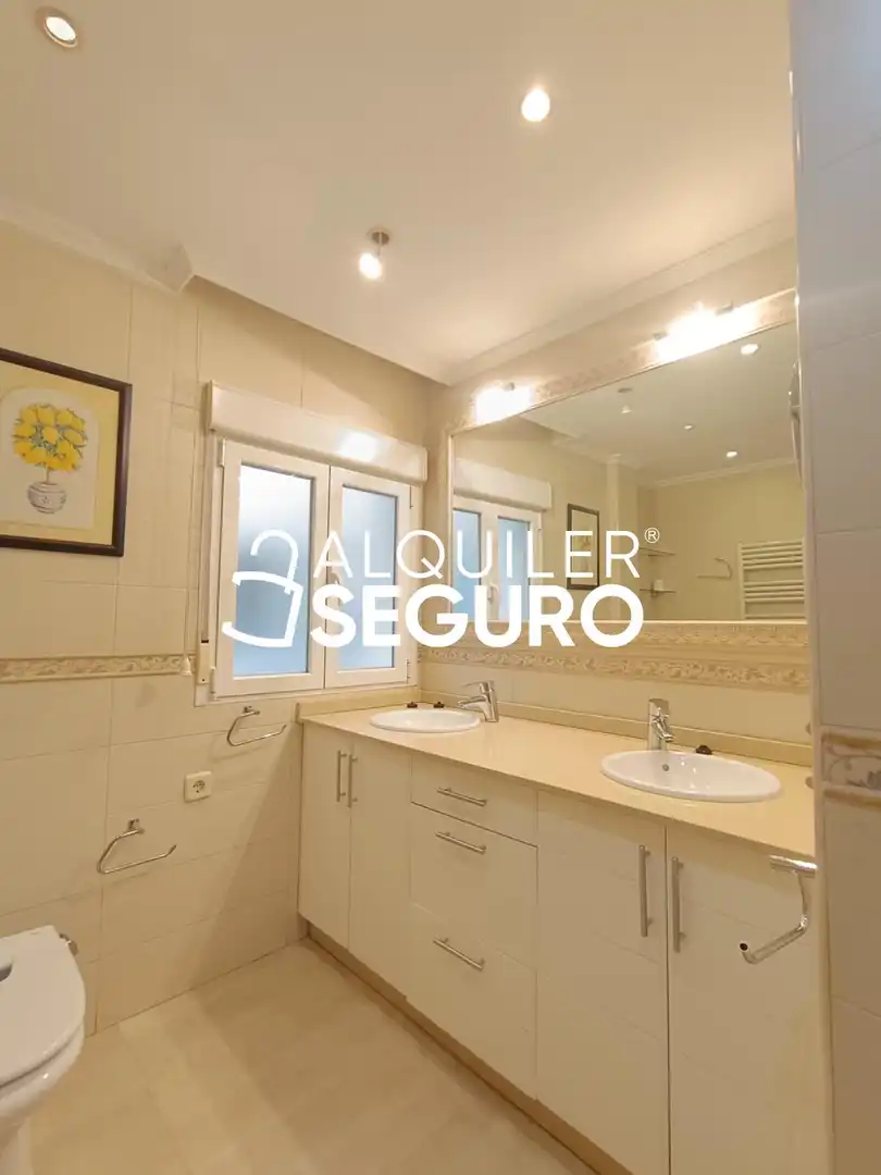 Baño de Piso de alquiler en Getafe con Calefacción, Terraza y Amueblado