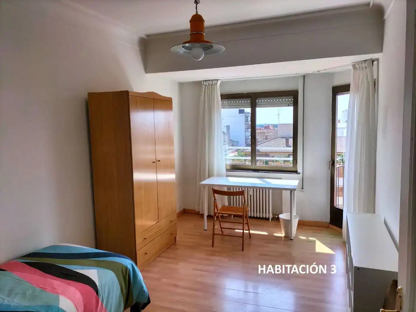 Habitación de Piso para compartir en León Capital  con Parquet, Amueblado y Balcón