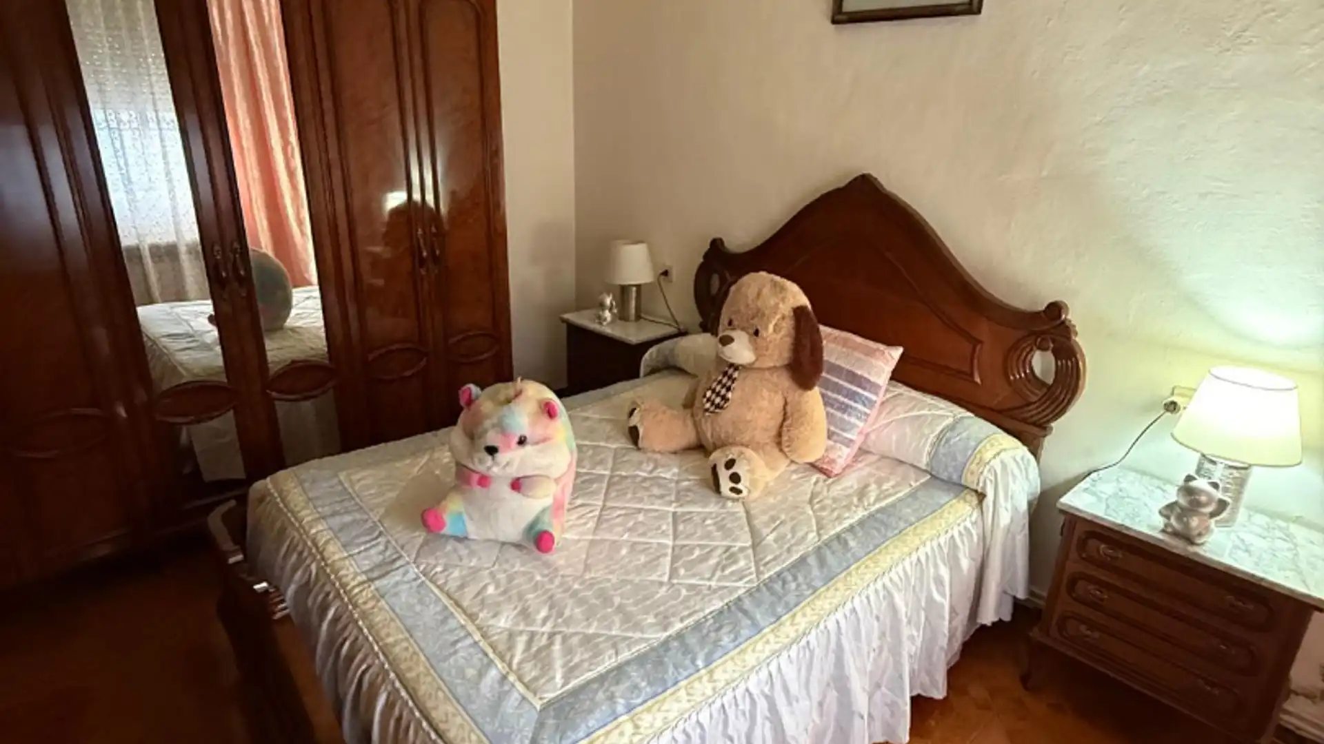 Habitación de Casa adosada en venta en Puertollano con Calefacción y Trastero