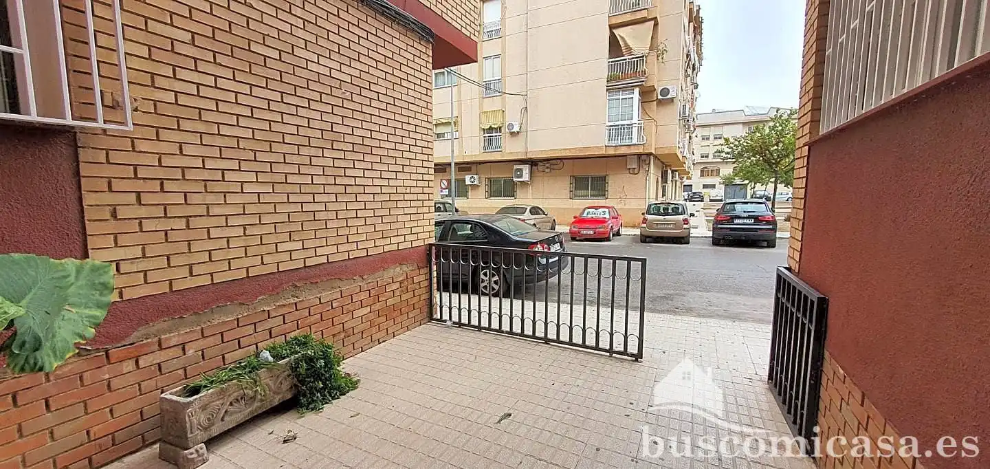 Vista exterior de Planta baixa en venda en Linares amb Aire condicionat i Calefacció