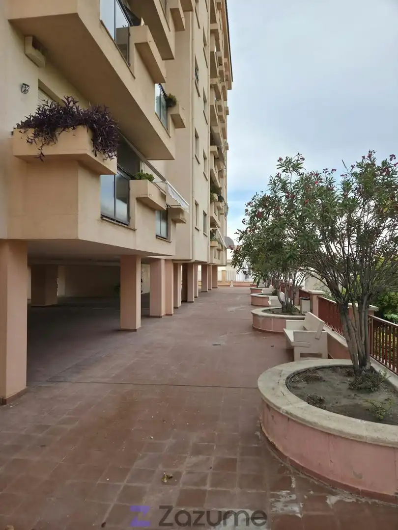Terraza de Piso de alquiler en Jaén con Jardín privado, Piscina y Amueblado