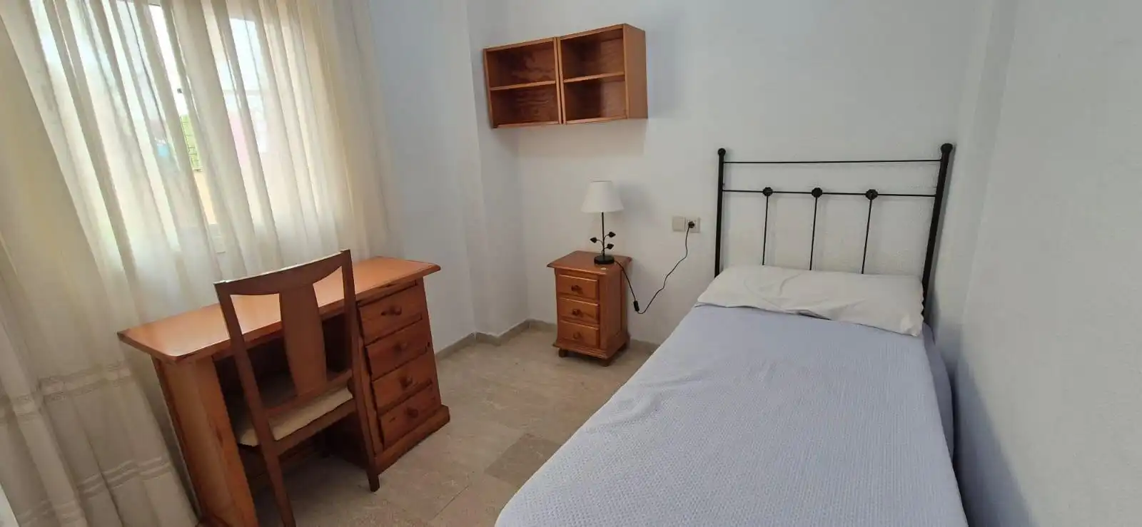 Habitación de Piso de alquiler en Málaga con Terraza y Amueblado