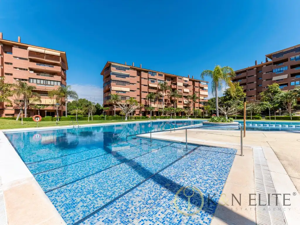 Vista exterior de Piso en venta en Alicante / Alacant con Aire acondicionado, Jardín privado y Terraza