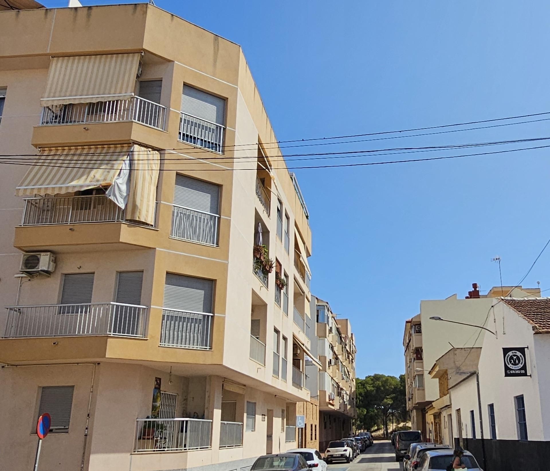 Vista exterior de Apartament en venda en Guardamar del Segura amb Aire condicionat, Terrassa i Traster