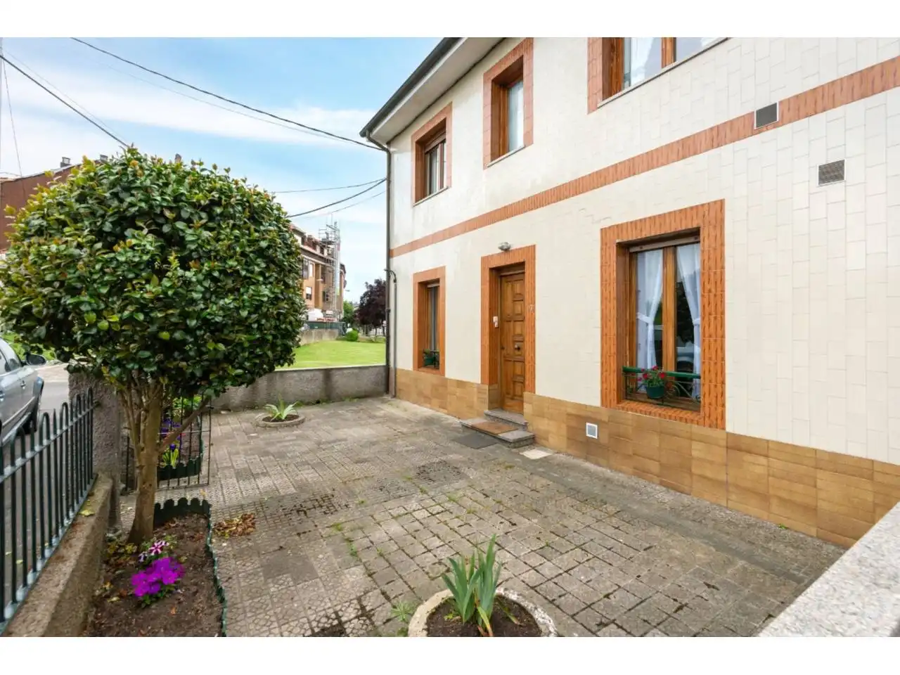 Außenansicht von Residential zum Verkauf in Oviedo 