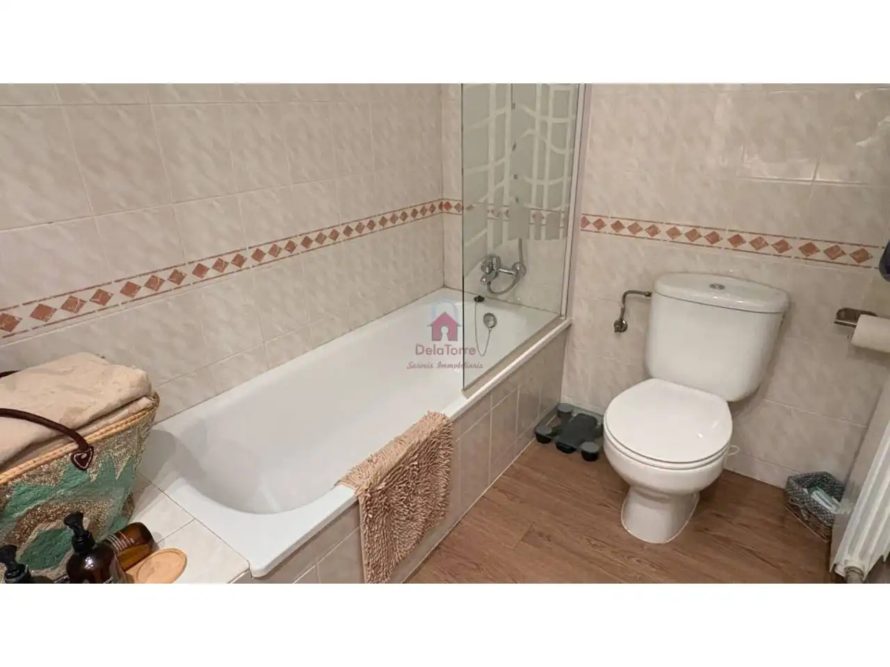 Bathroom of Flat for sale in Terrassa  with Air Conditioner, Heating and Storage room