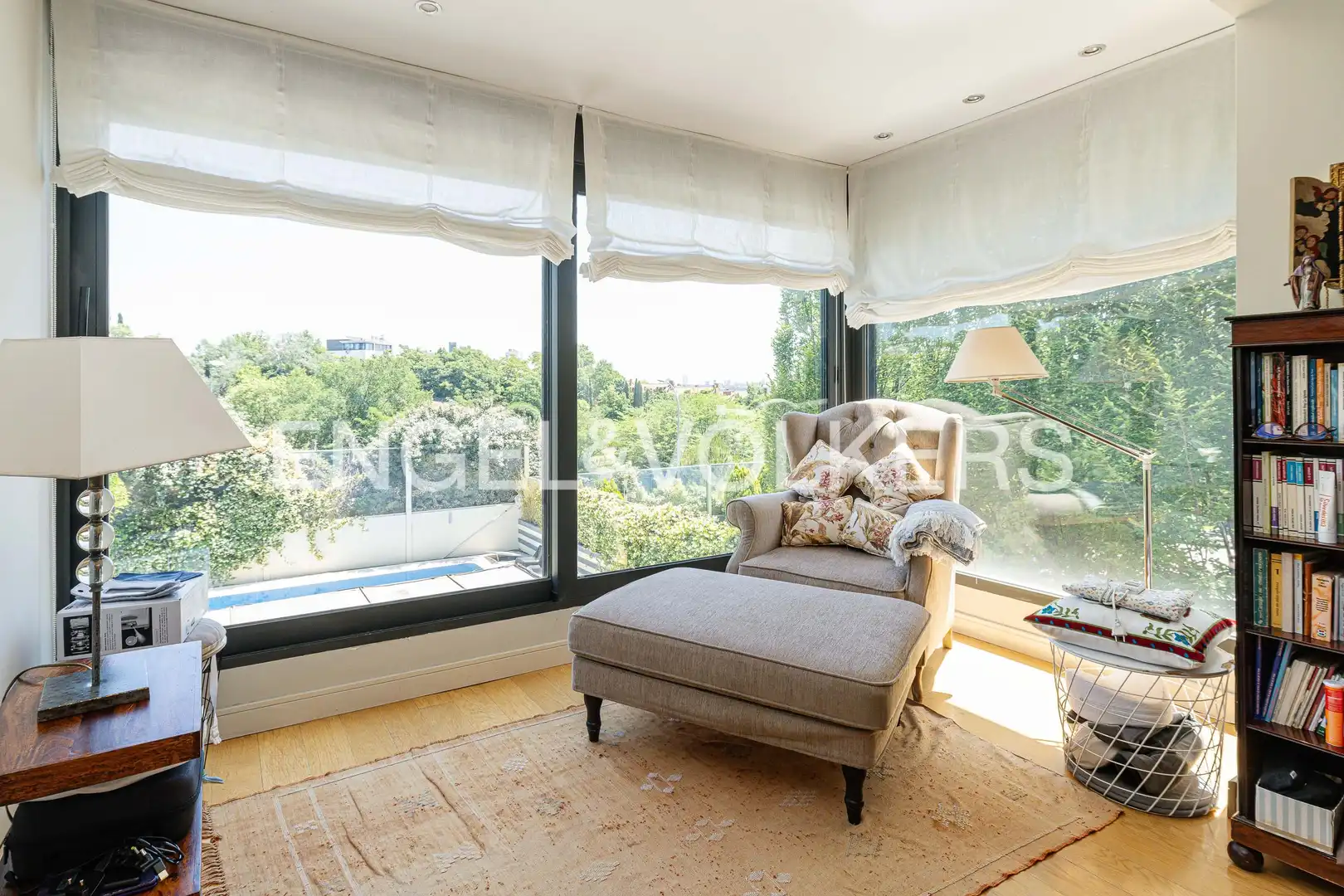 Vista exterior de Casa o chalet en venta en Madrid con Aire acondicionado, Calefacción y Jardín privado