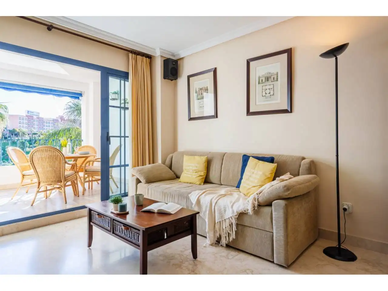 Sala d'estar de Apartament en venda en Almuñécar amb Terrassa, Traster i Alarma