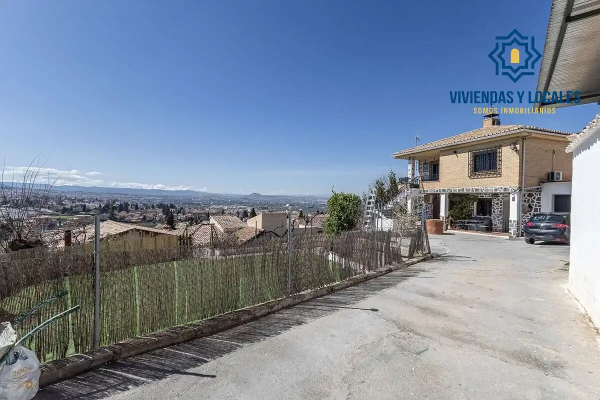 House with garden for sale in Calle MOLINILLO